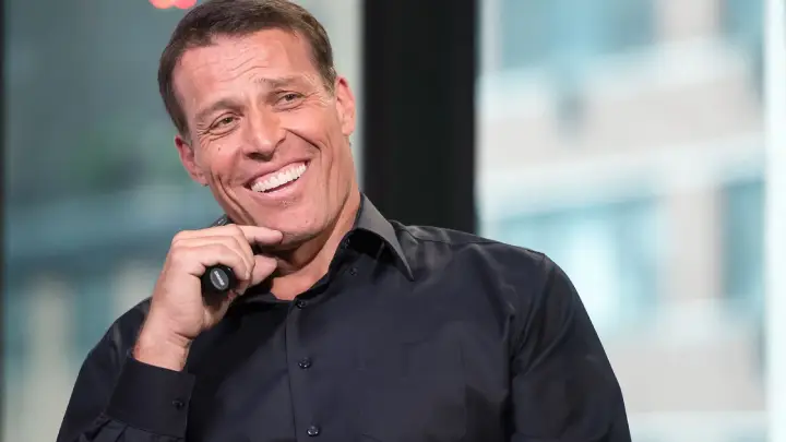 Tony Robbins biography and net worth - Toolshero